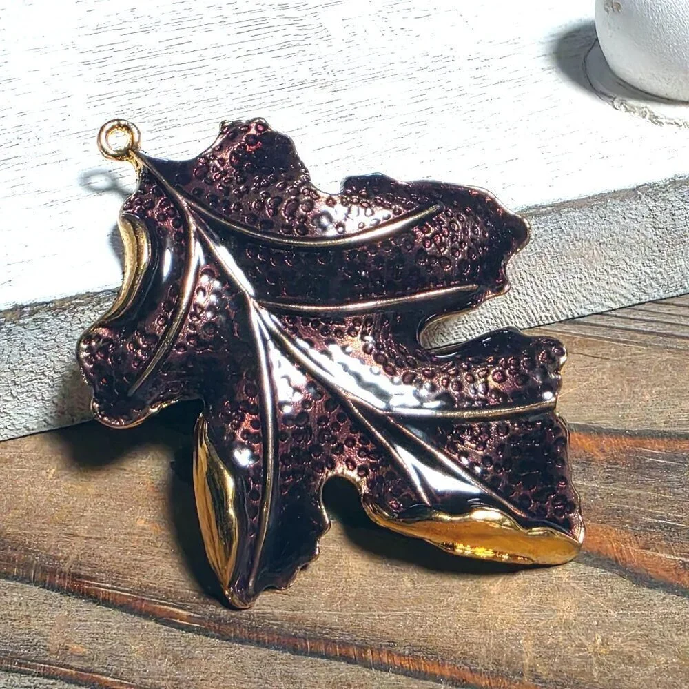 Coppery Brown Enamel on Gold Tone Alloy 3D Textured Large Autumn Leaf Pendant - Picture 2 of 8